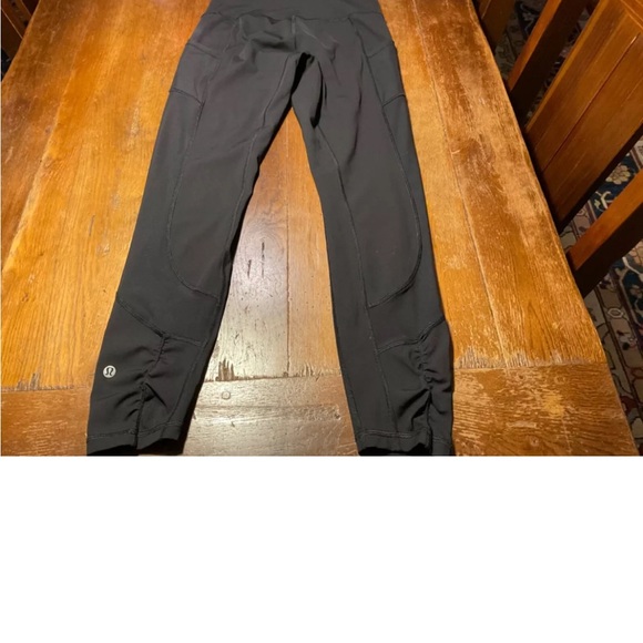 Lululemon Seek The Heat Crop 24" Inseam Black Mesh Side Panel Women's Size 6 - Picture 8 of 9